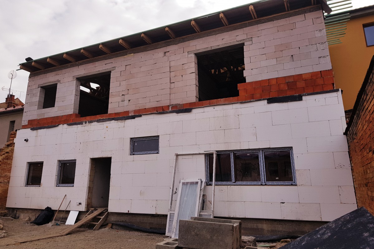 Rodinný dům se 3 bytovými jednotkami